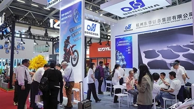 Donghua High-end Product Matrix Shines in Canton Fair.